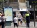 Policier prenant en photo le record de température